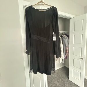 DEX Elegant Black Long Sleeve Dress